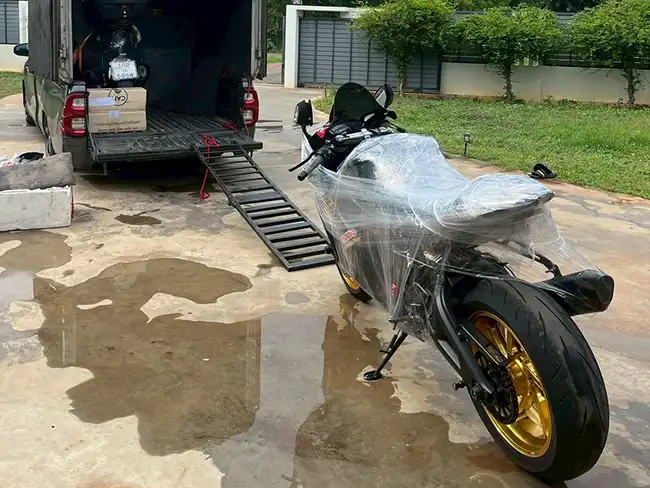 ขนส่งรถมอเตอร์ไซค์บิ๊กไบค์ขนาดใหญ่