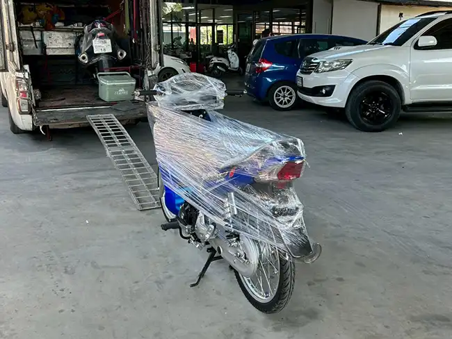 ขนส่งรถมอเตอร์ไซค์ไปรษณีย์